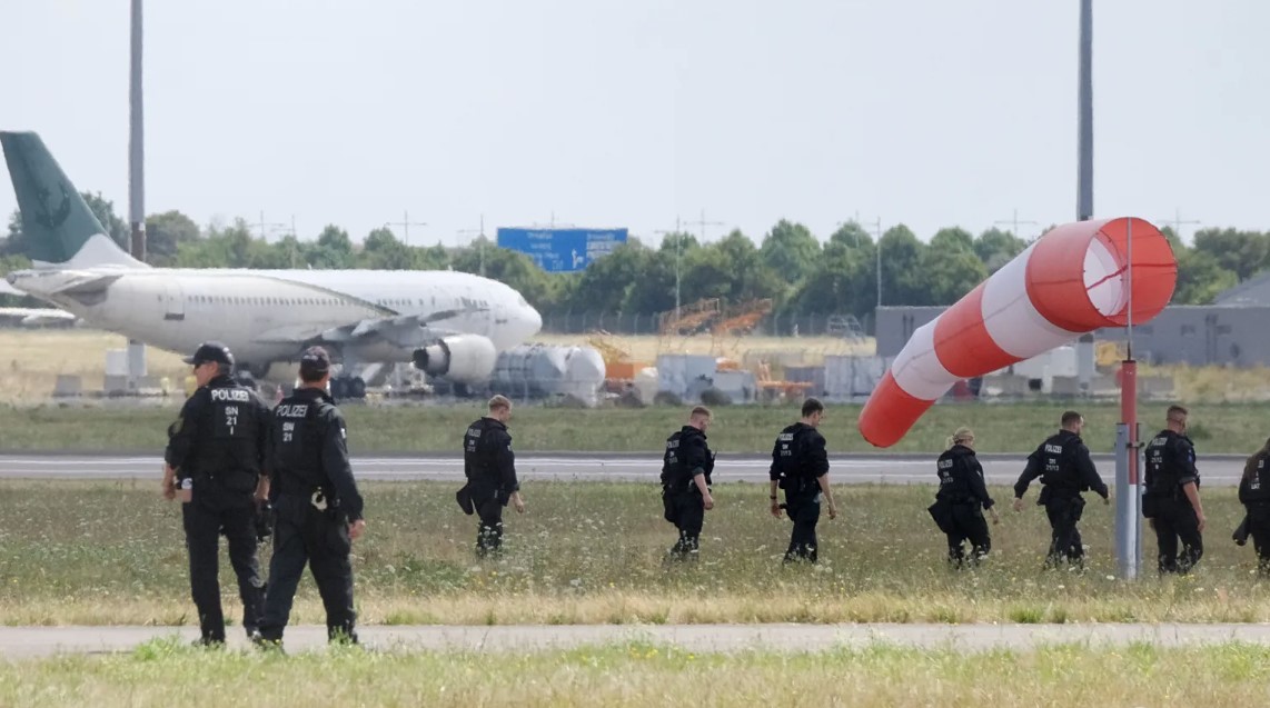 Німеччина встановила особи причетних до атаки дрона в Лейпцигу - ЗМІ Німеччина встановила особи причетних до атаки дрона в Лейпцигу - ЗМІ